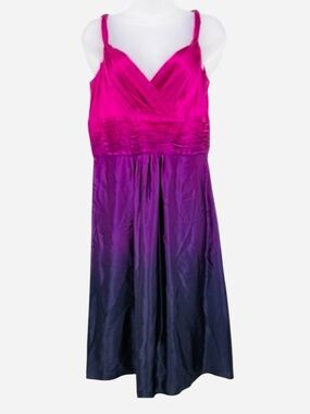 ANN TAYLOR -  100% SILK - SLEEVELESS  ONBRE V-Neck Dress in Fuchsia and Purple